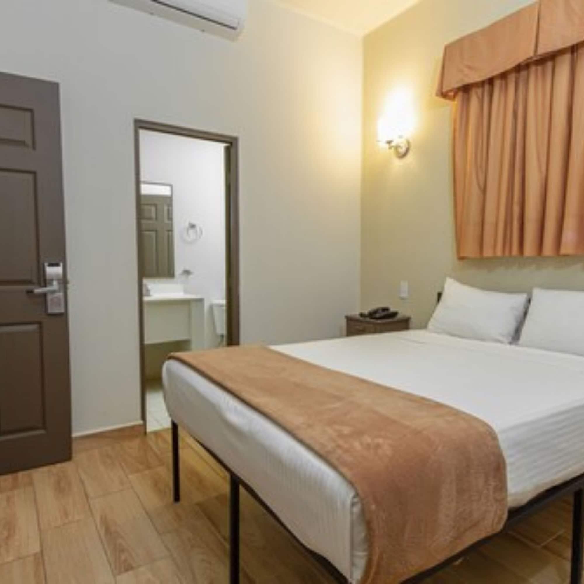 Hotel Plaza del Arco Express Monterrey Esterno foto