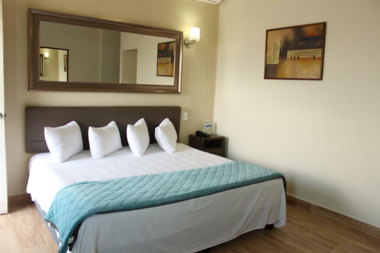 Hotel Plaza del Arco Express Monterrey Esterno foto
